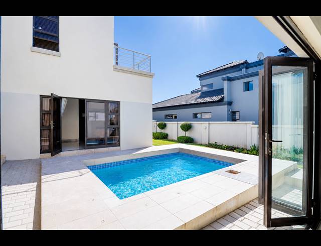 4 BEDROOM GOLF ESTATE FOR SALE IN BLUE VALLEY GOLF ESTATE